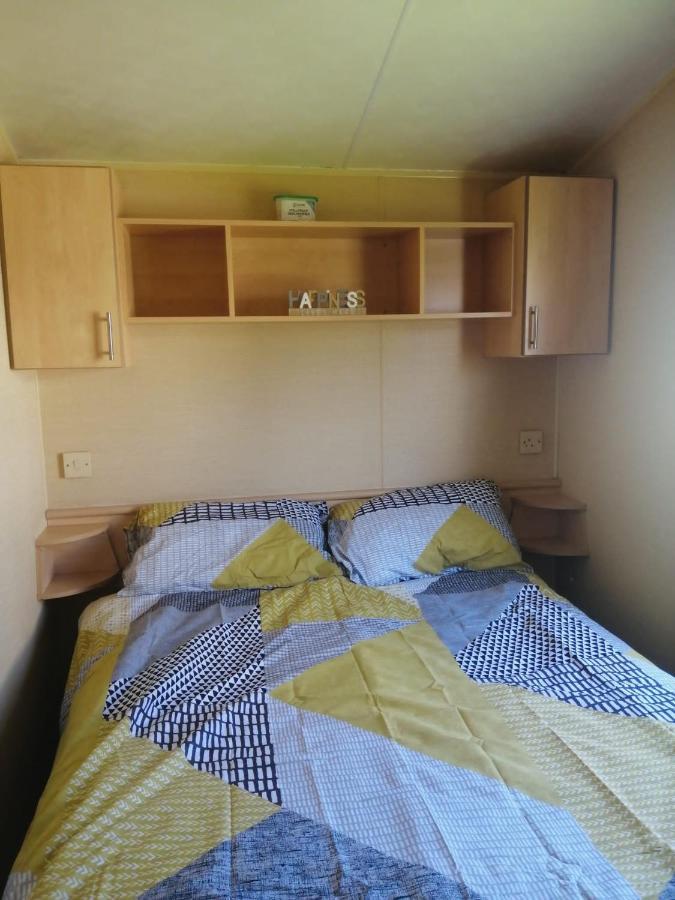 Adorable 2 Bedroom Caravan In Clacton-On-Sea Esterno foto