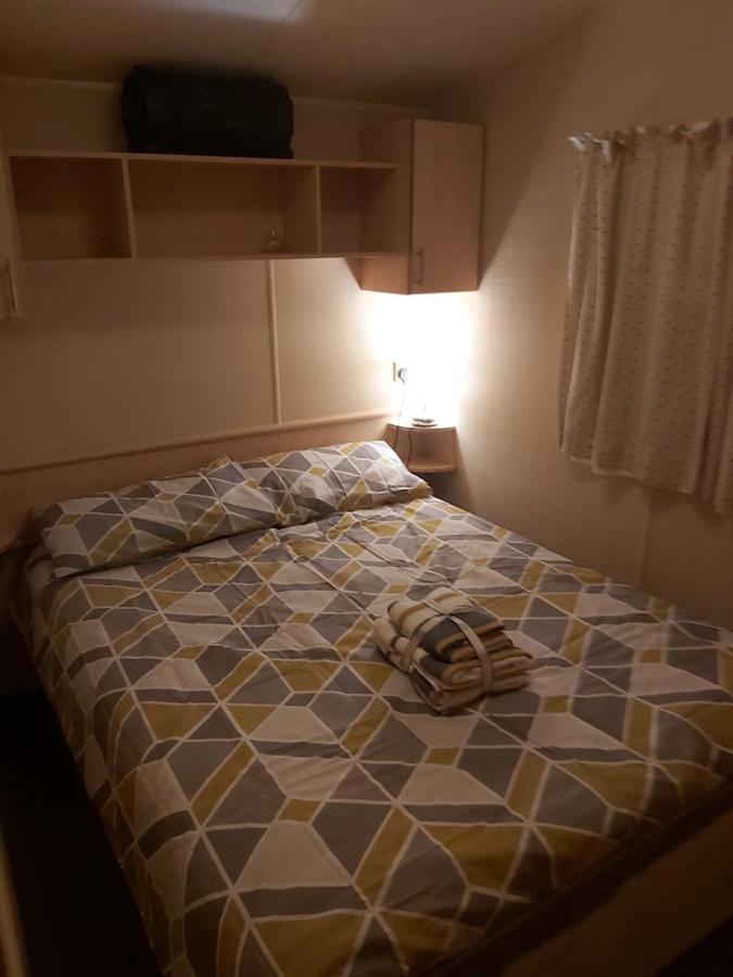 Adorable 2 Bedroom Caravan In Clacton-On-Sea Esterno foto